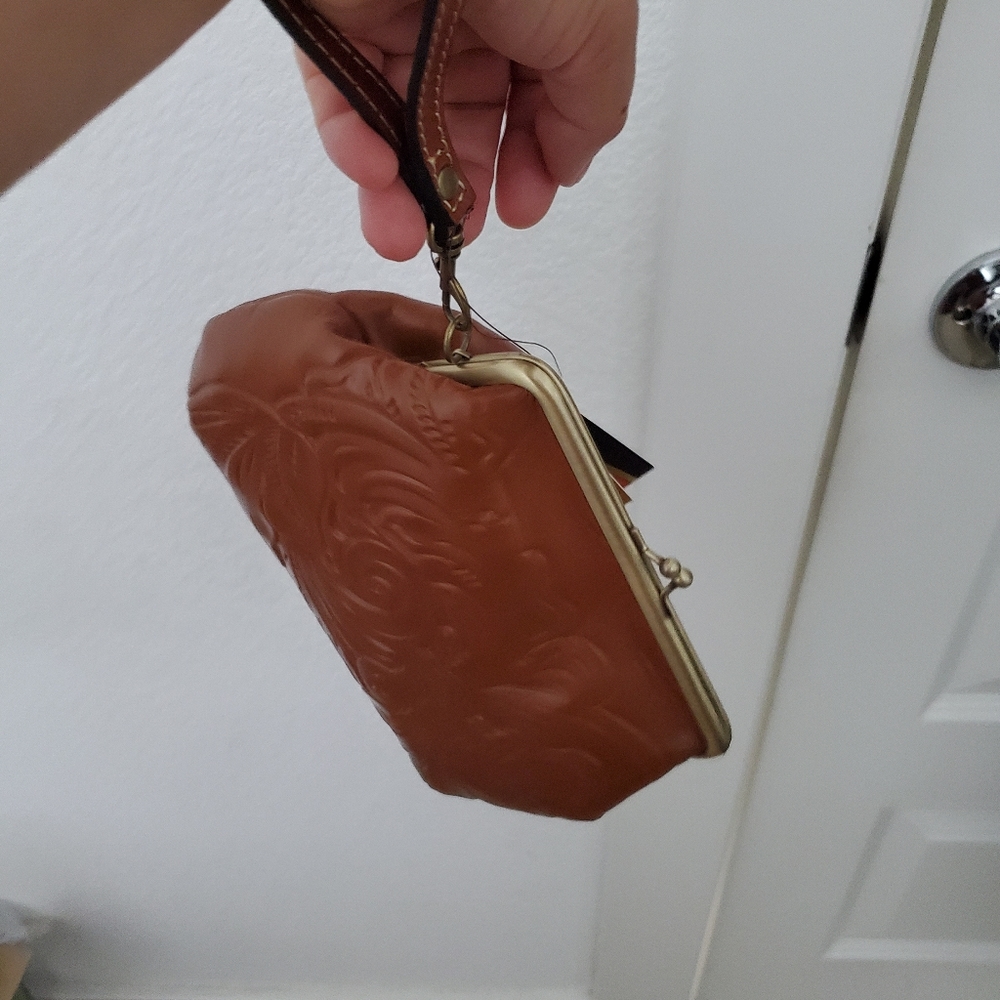 NWT Patricia Nash Leather Wristlet. - Picture 14 of 16